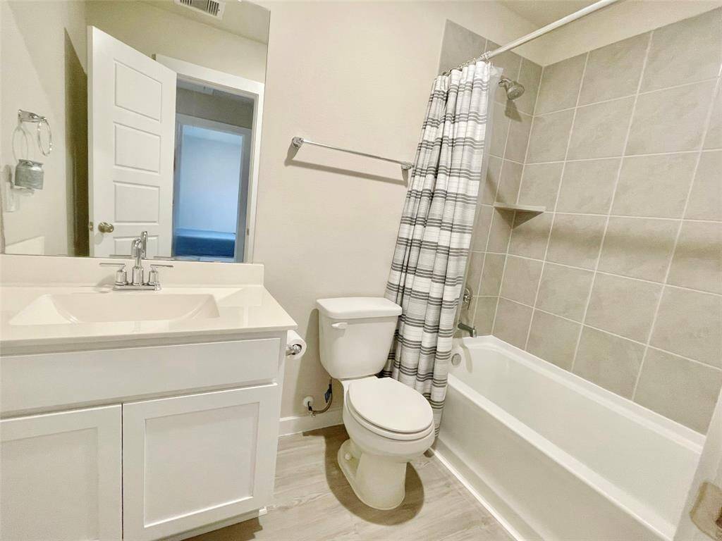 Pretty guest bathroom used for both secondary bedrooms.