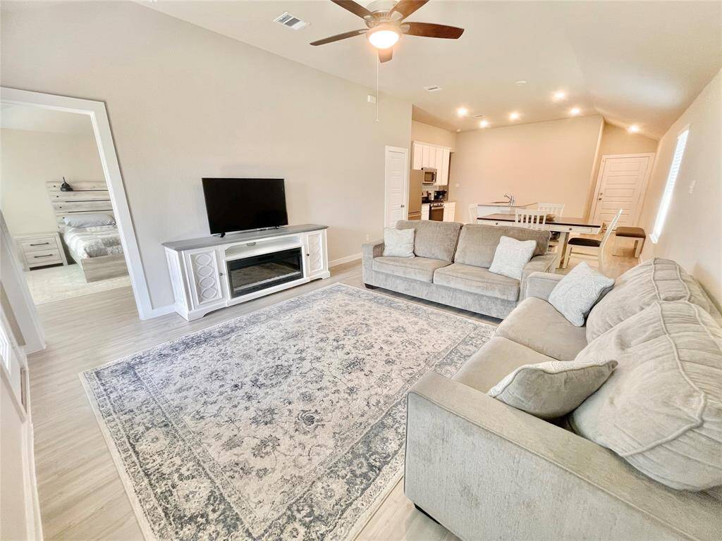 Fantastic living area! Comfortable and relaxing!
