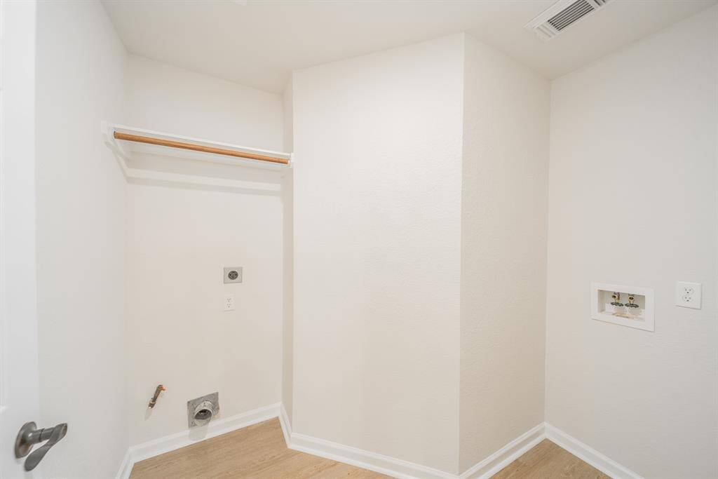 Large Utility Room in house