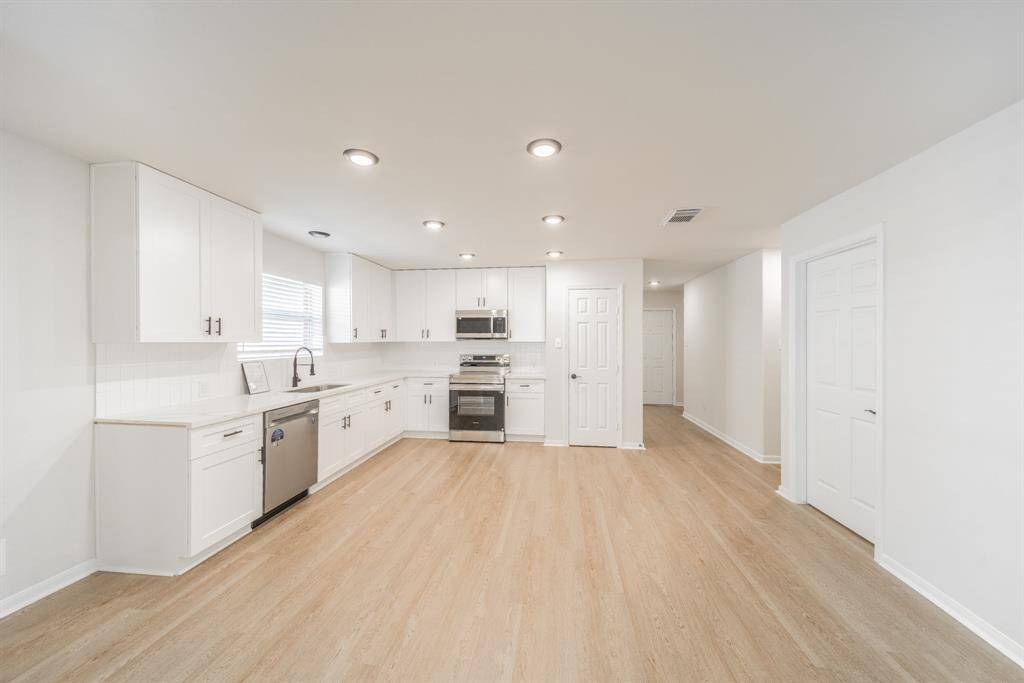HUGE KITCHEN!