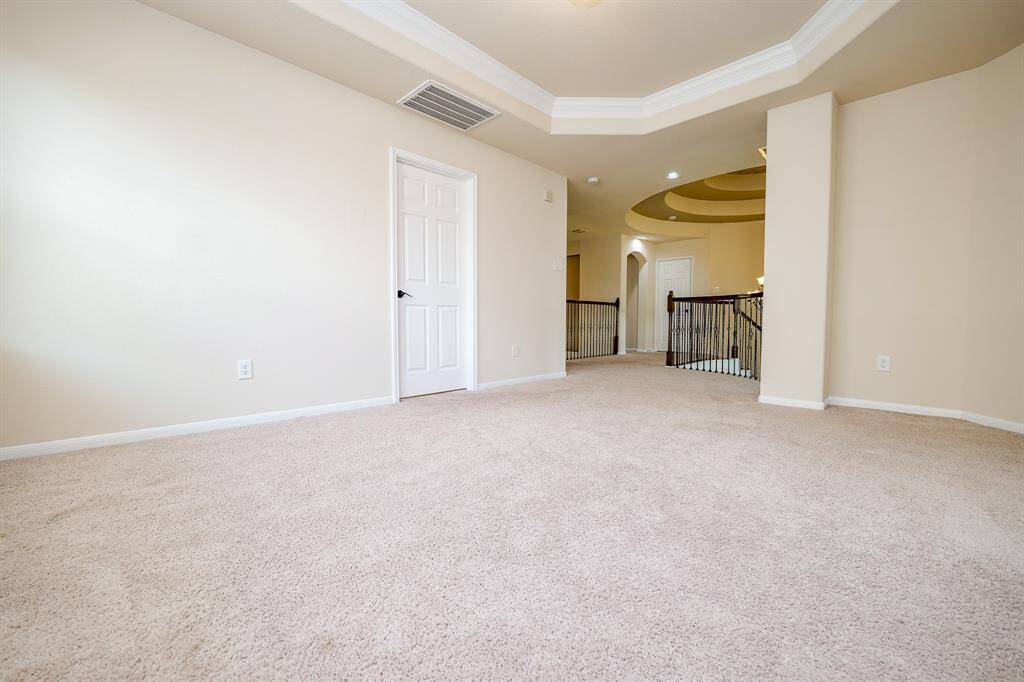 Here, on the 2nd 'game room' floor, is tremendous open space for a casual 2nd living retreat, and/or a true gamer's paradise, with soft wall and carpet tones, intimate tray ceiling above, and easy access to the staircase and bedrooms.