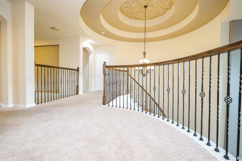 Better and easier to navigate than any trendy 5-star hotel is this lush configuration of pathways to bedrooms on the 2nd level.