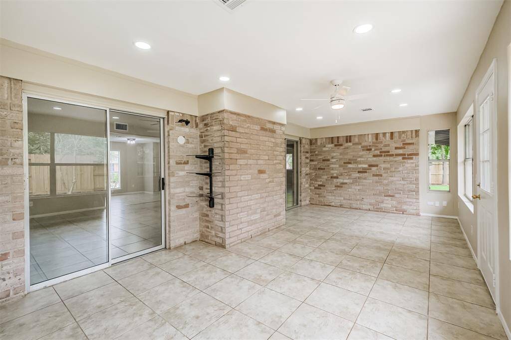 Fully enclosed sunroom with HVAC!
