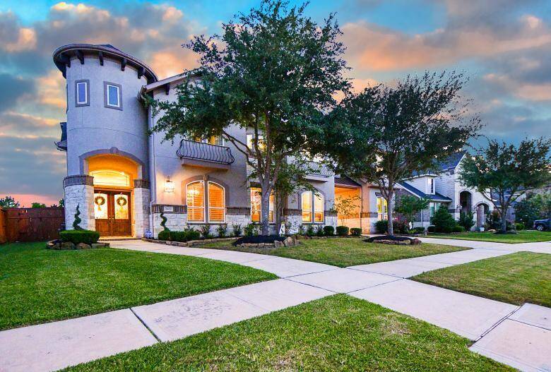 Experience luxury living in this beautifully crafted home, where sophisticated design meets exceptional comfort. From high-end finishes and custom details to expansive indoor and outdoor living spaces, every element has been thoughtfully curated for elegance and ease.
