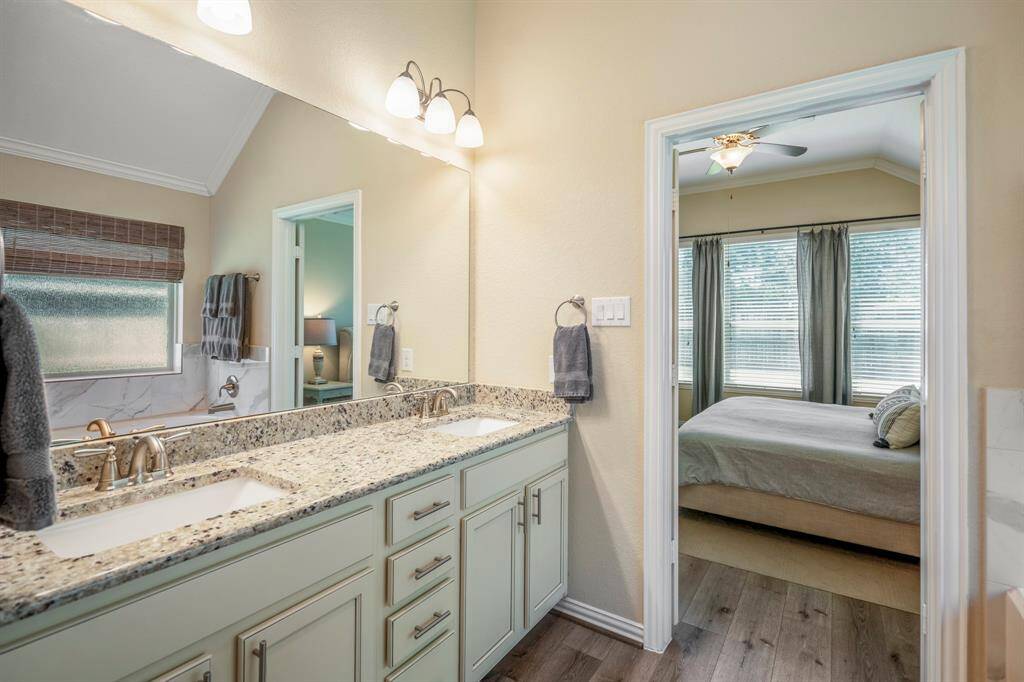 Double sinks and granite countertops