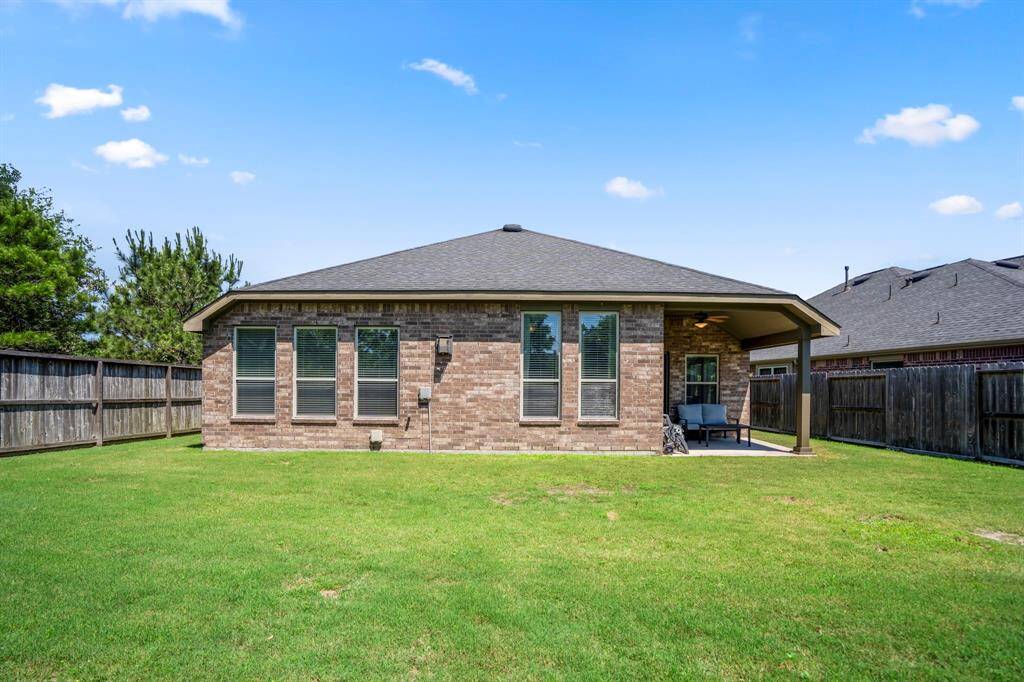 Brick surrounding this home on all 4 sides.