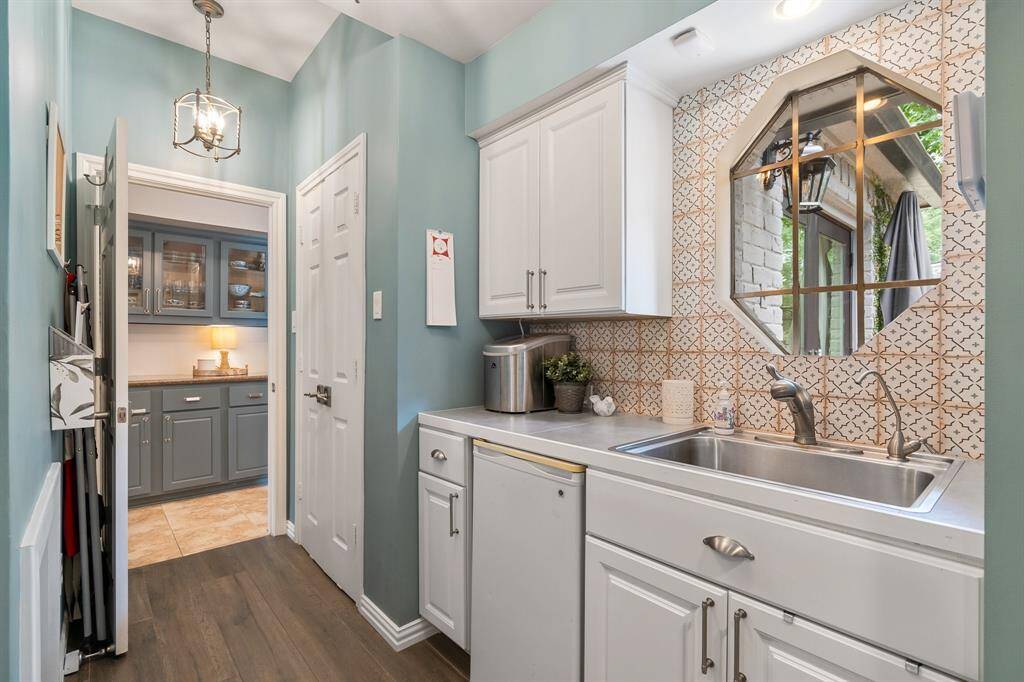 Every inch of this home has been updated, and this laundry room makes doing a laundry joyful!