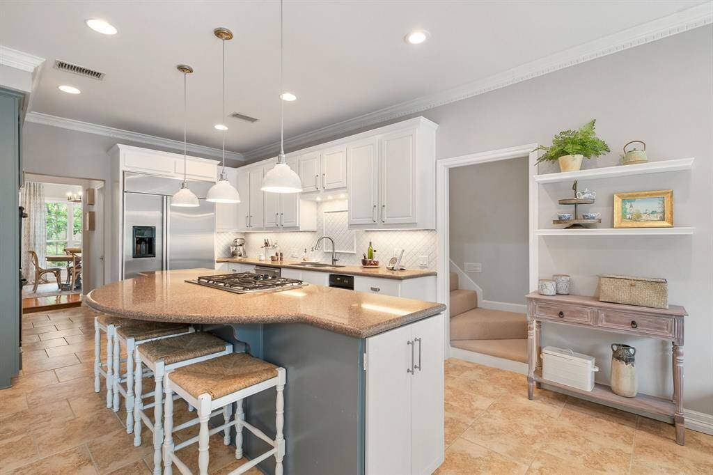 Plenty of storage and counter space! The 9 foot ceilings are perfect for good lighting!