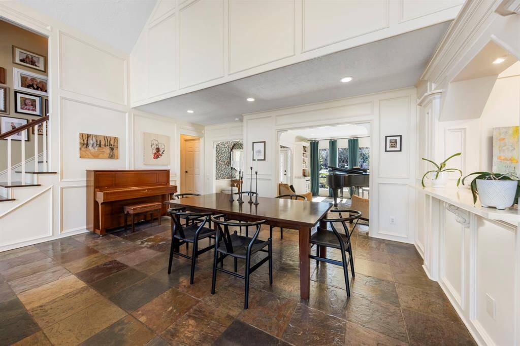 Great open flow for entertaining or family living