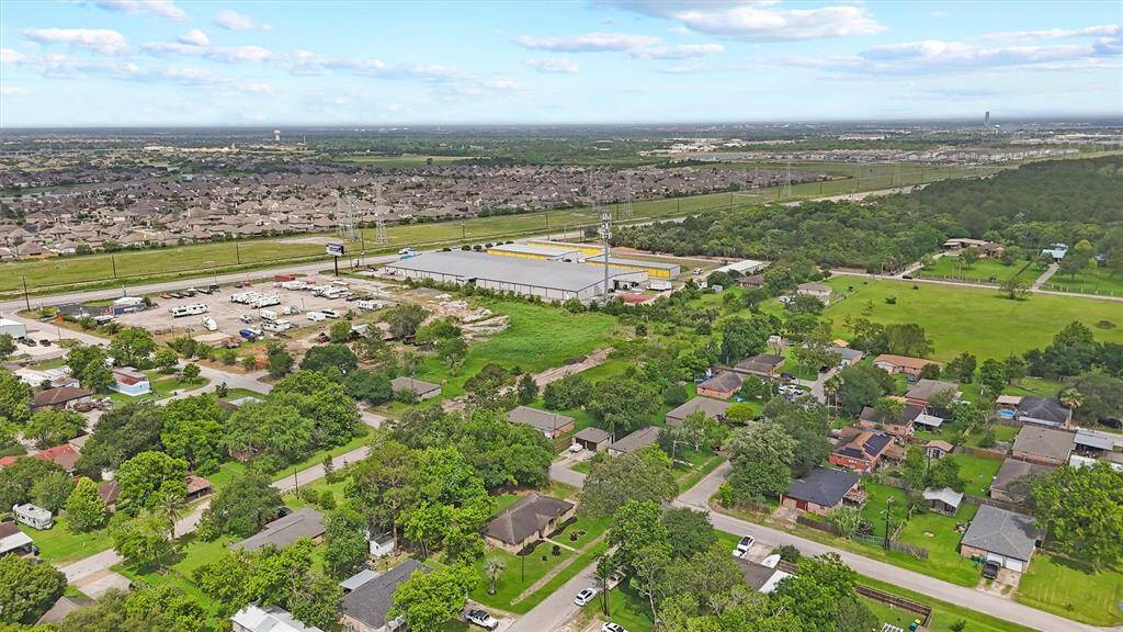 Another perspective of the surrounding area, highlighting the Bayview subdivision.