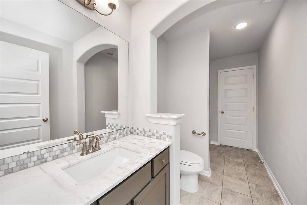 private bathroom for bedroom #4