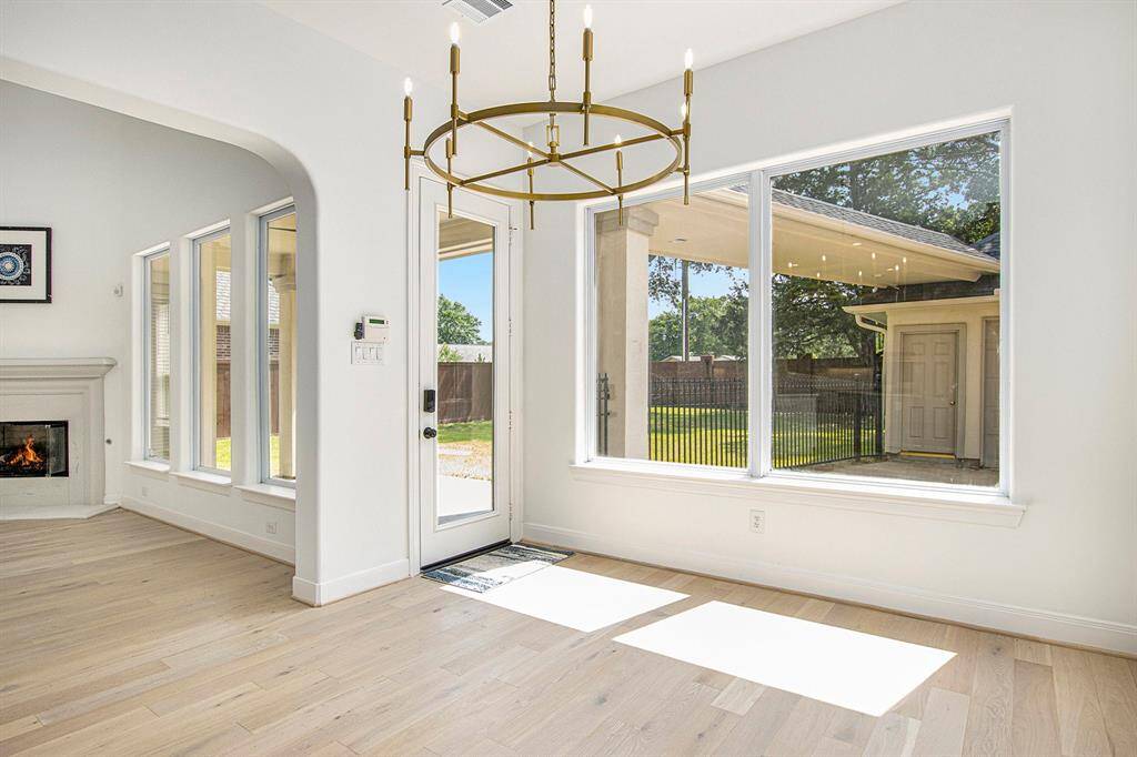 Look at all these windows! This is a shot of the breakfast room. Notice all the natural light that flows in from the entire back wall of windows.