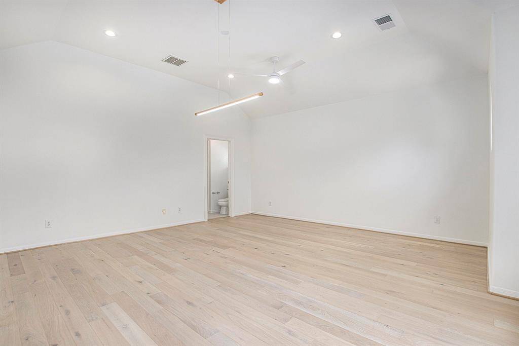 Bring your piano, pool table, or gameroom furniture to fill up this big rooom upstairs.