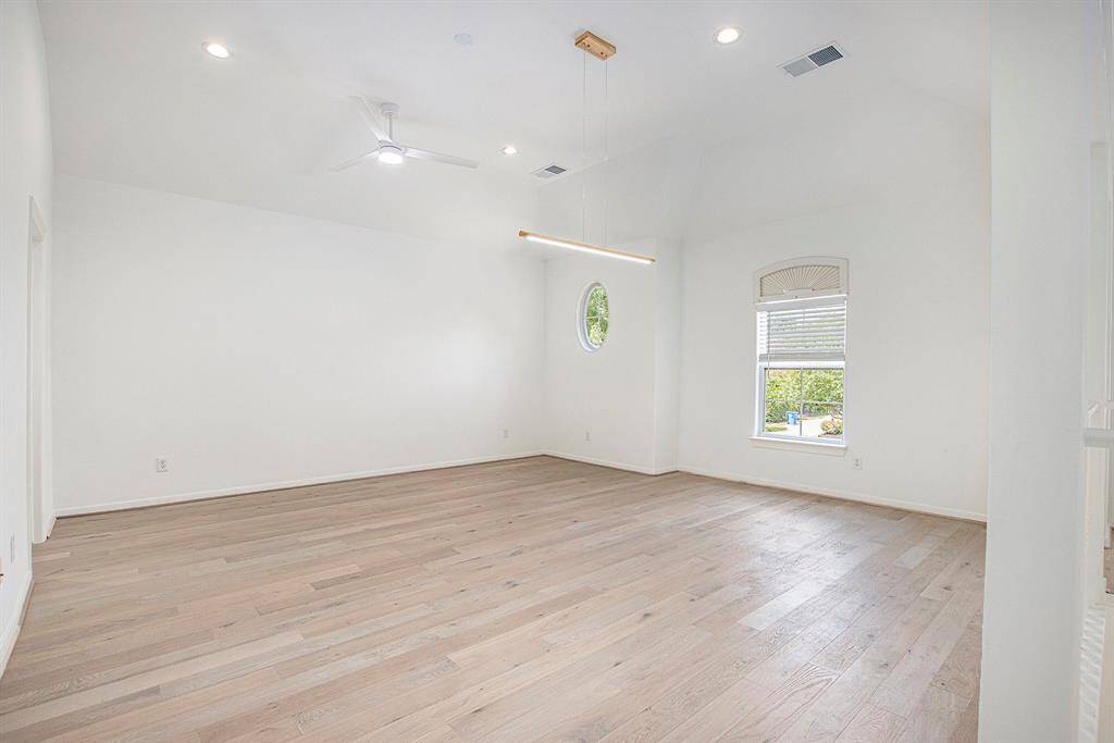 Light and bright, this room is no exception. Enjoy an  extra space to play games, watch movies, or turn it into a music room or dance studio!