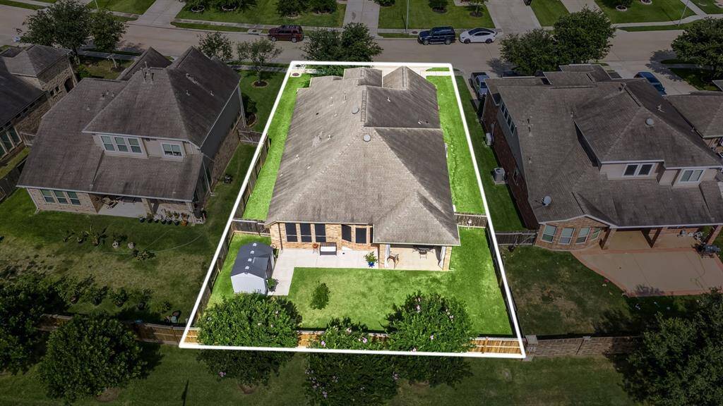 This home sits on a large lot with ample yard space in front and the back, lush landscaping and a well-maintained yard. Plenty of space to accommodate guest parking and situated on a quiet street in the McCray Meadows community.