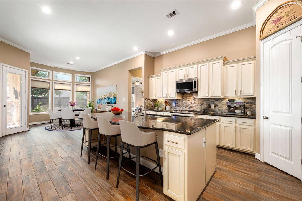 Any chef's dream, this stunning kitchen is perfect for everyday life as well as entertaining family and friends! Large kitchen island is perfect for conversation or that much needed space to lay out your party spread for everyone to enjoy! Large windows provide lovely views of your backyard and plenty of natural lighting throughout the day. *virtual staging*