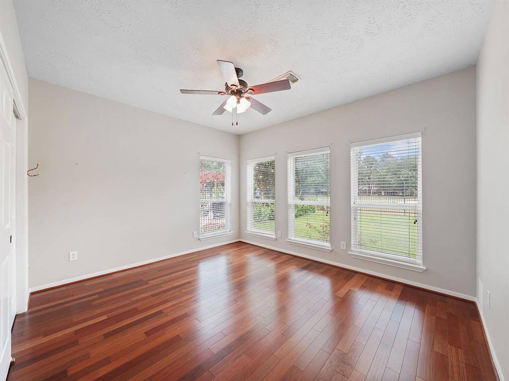 Secondary bedroom located on the 1st floor.