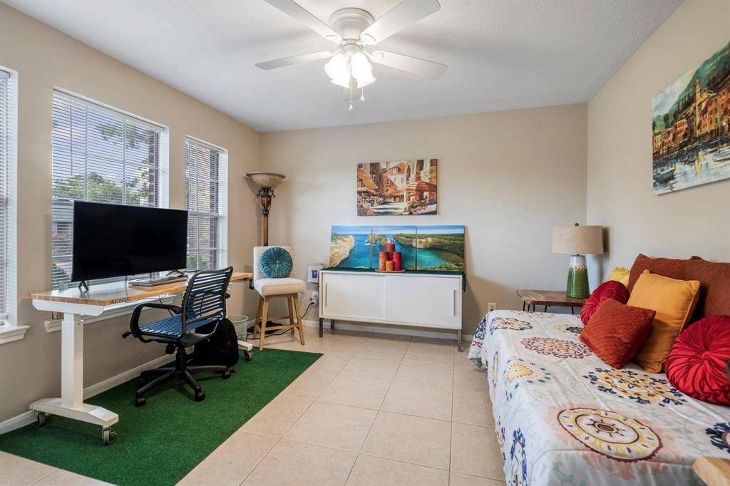 Secondary bedroom - downstairs