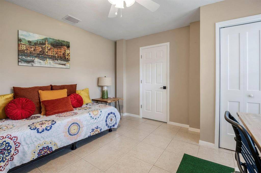 Secondary bedroom - downstairs