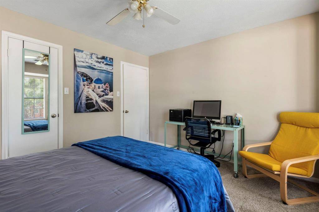 Secondary bedroom - upstairs