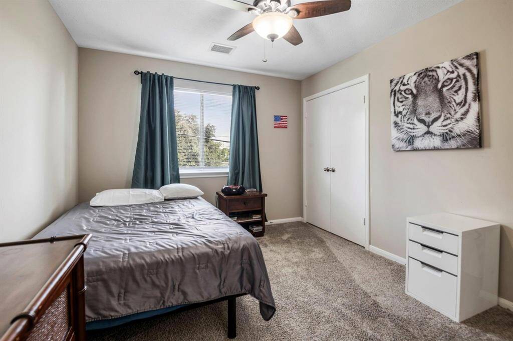 Secondary bedroom - upstairs