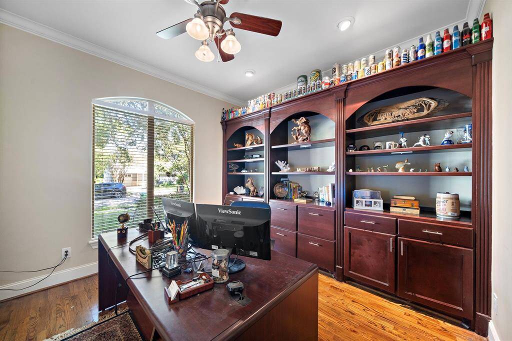 Nice office at the front of the home