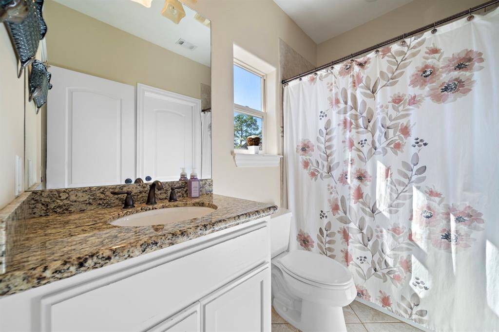 Secondary bathroom upstairs
