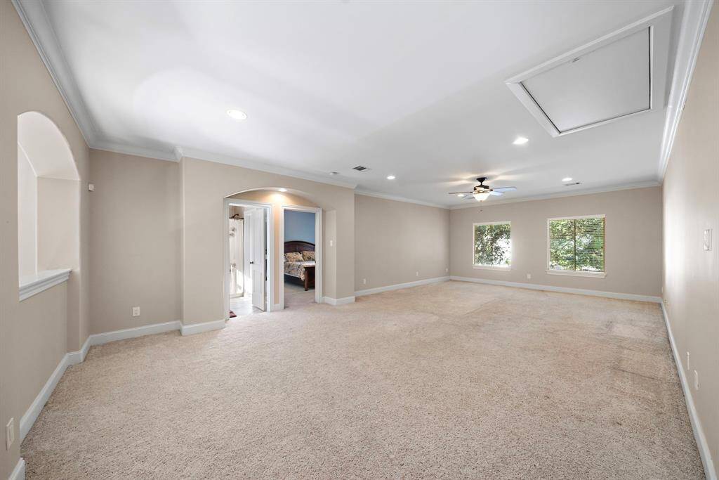 Huge gameroom, great space and plenty room for multiple games or TV setups