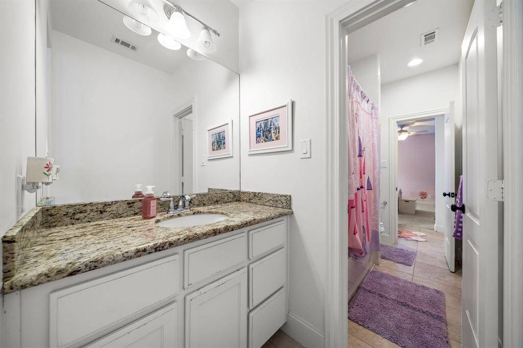 Jack and Jill bath
