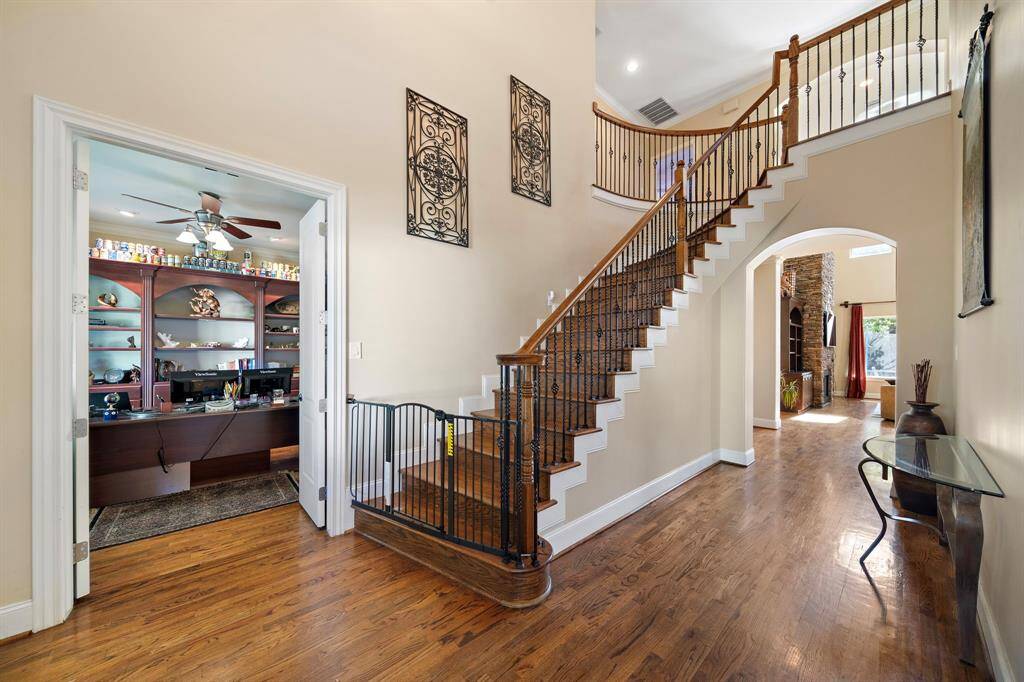 Beautiful Entryway with high ceilings