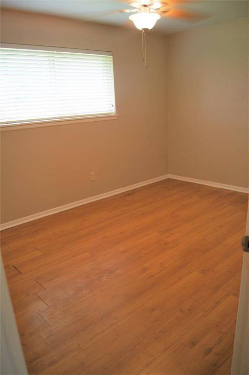 SPACIOUS PRIMARY BEDROOM
