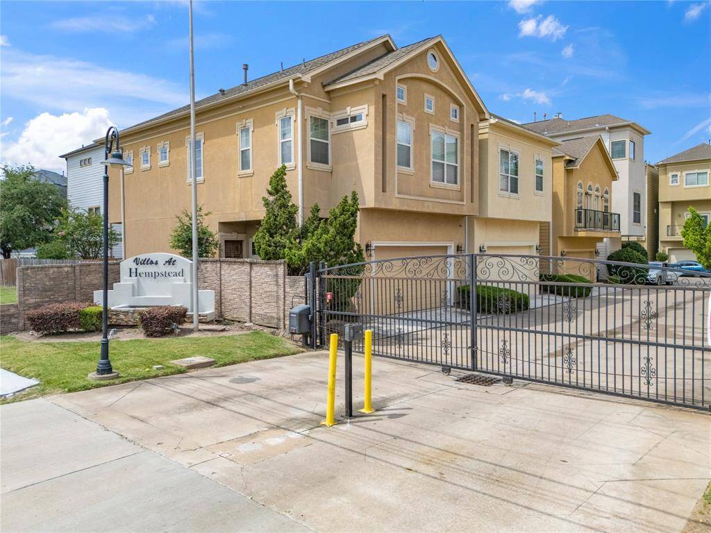 Enjoy the comfort of controlled access and a close-knit feel in the exclusive Hempstead Villas enclave.