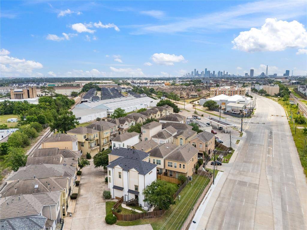 Aerial perspective reveals proximity to The Heights, Memorial Park, and major Houston hubs.
