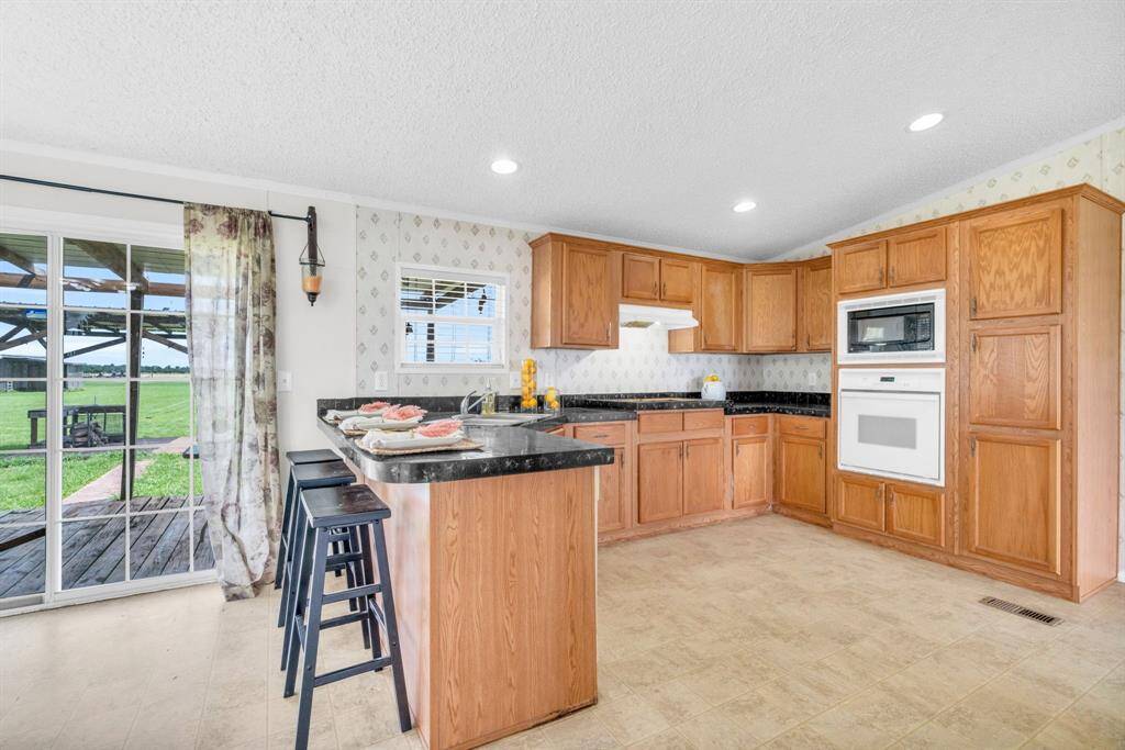 Welcome Home! 37038 Bell Rd.,Waller, TX 77484