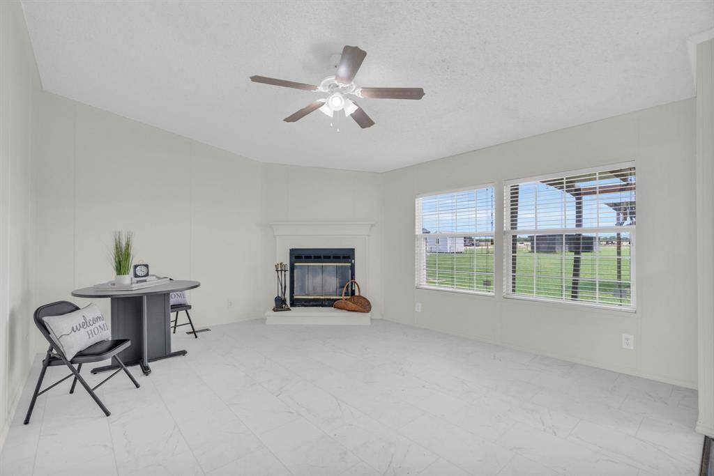 Welcome Home! 37038 Bell Rd.,Waller, TX 77484