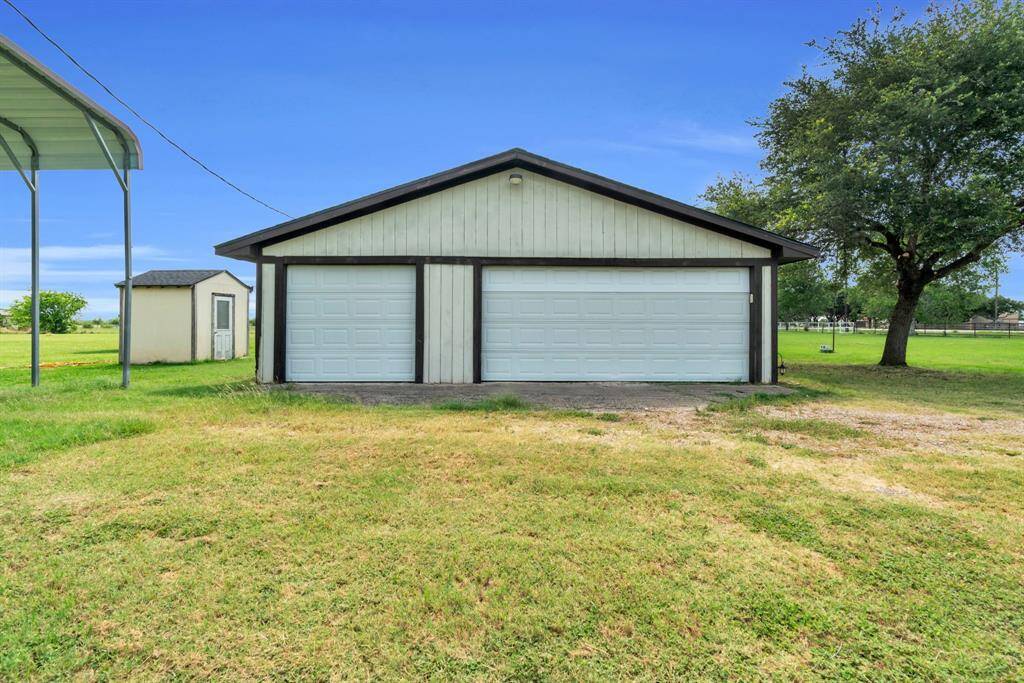 3 Car Garage! 37038 Bell Rd.,Waller, TX 77484