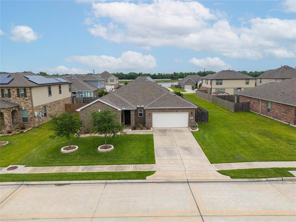 Notice the green space to the right giving extra space between neighbors.