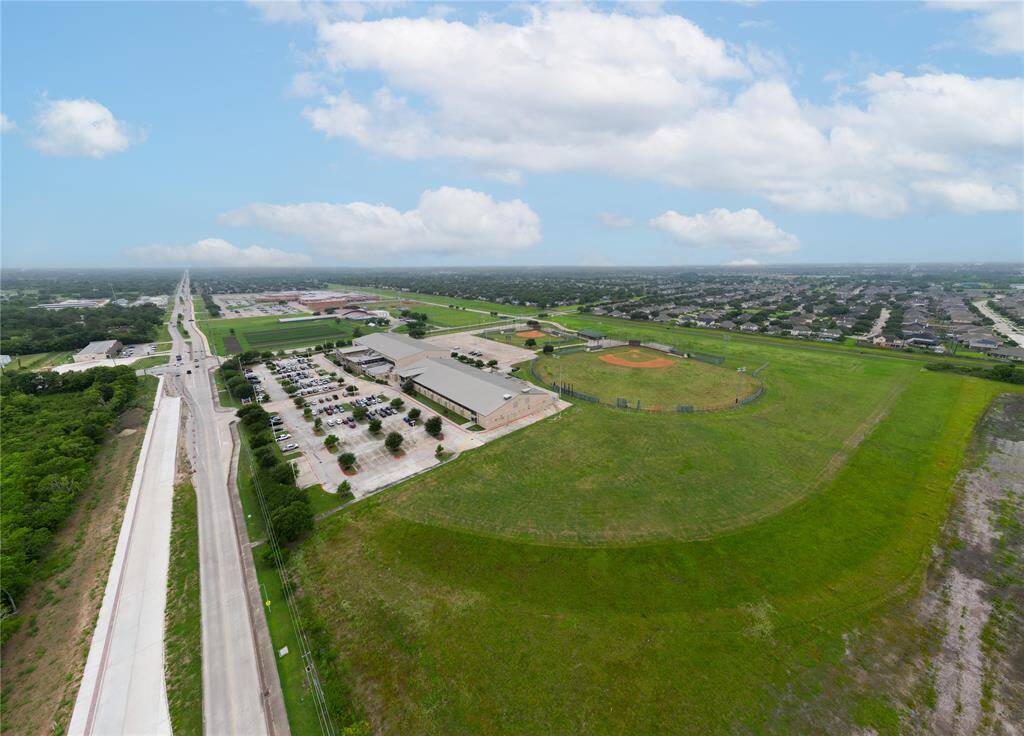 The Pearland Rec Center & Natatorium is 1 mile away!