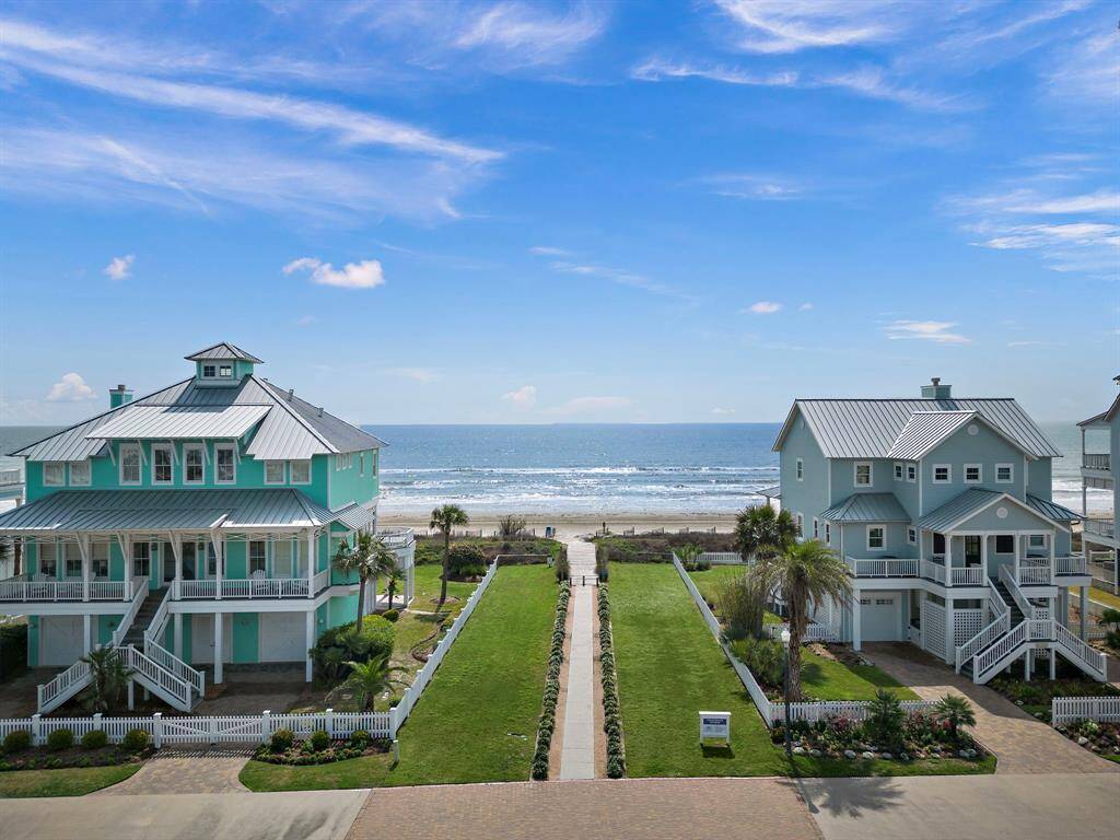 Beautifully remodeled beach house on the second row!