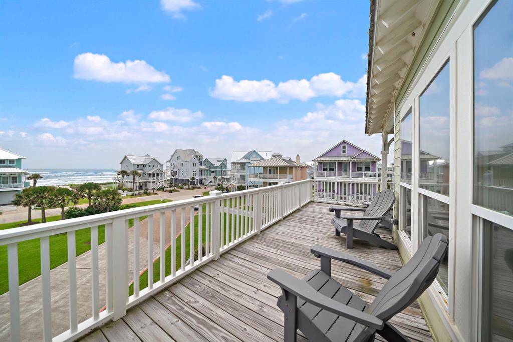 Nothing like hearing the waves from your porch!