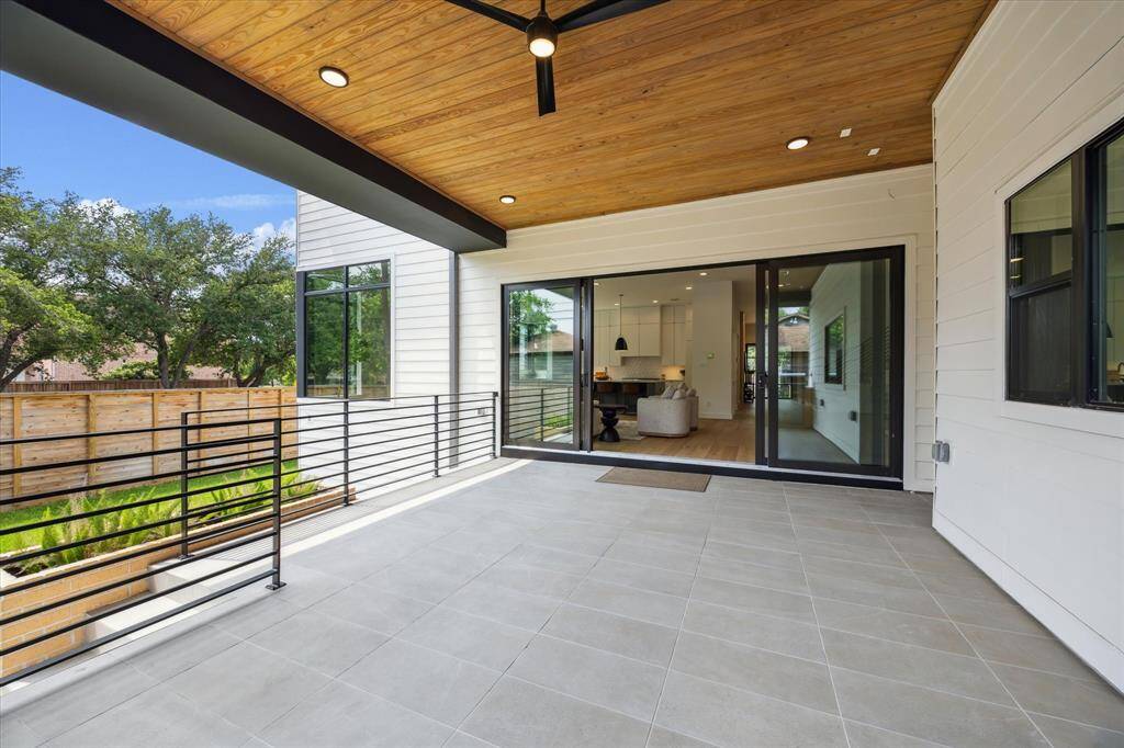 LARGE back patio with summer kitchen!