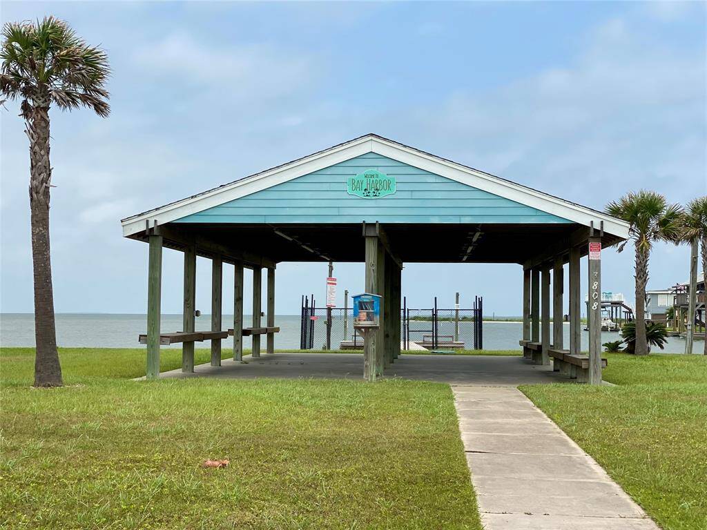 Neighborhood picnic area