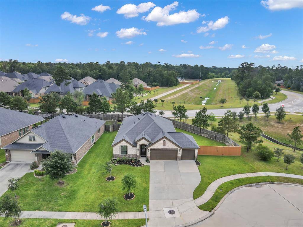 Large cul-de-sac lot with no side or rear neighbors