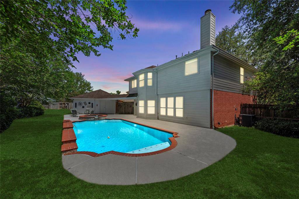 Not only is the backyard fully fenced-in, this 2,784sqft home wonderfully sits on a cul-de-sac lot. As a bonus, enjoy the peace and quiet of no back neighbors!
