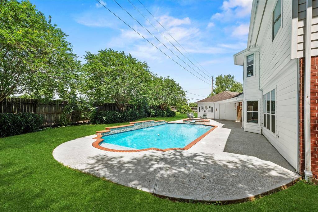 Children and dogs may easily play in the ample green space! Sit by the pool, as the kiddos and their friends float by on inflatable avocados and doughnuts!
