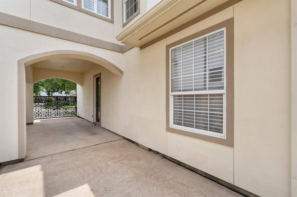 The gated driveway provides easy additional parking for guests.