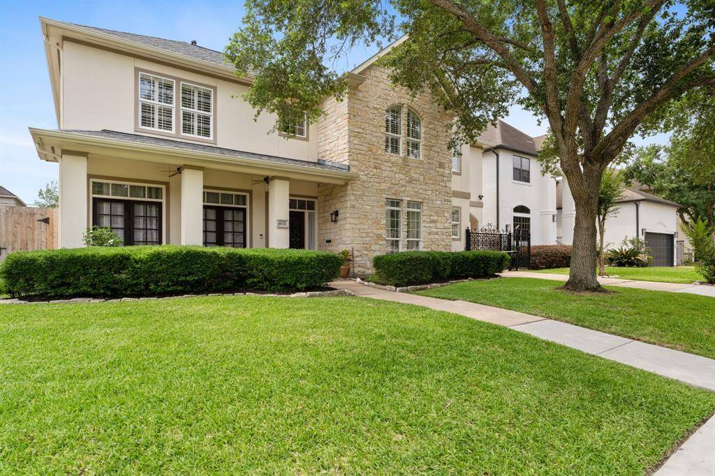 Welcome home to 4021 Glenshire!