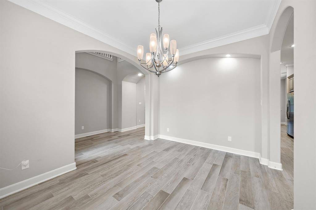 You can access the formal dining room from 2 sides.