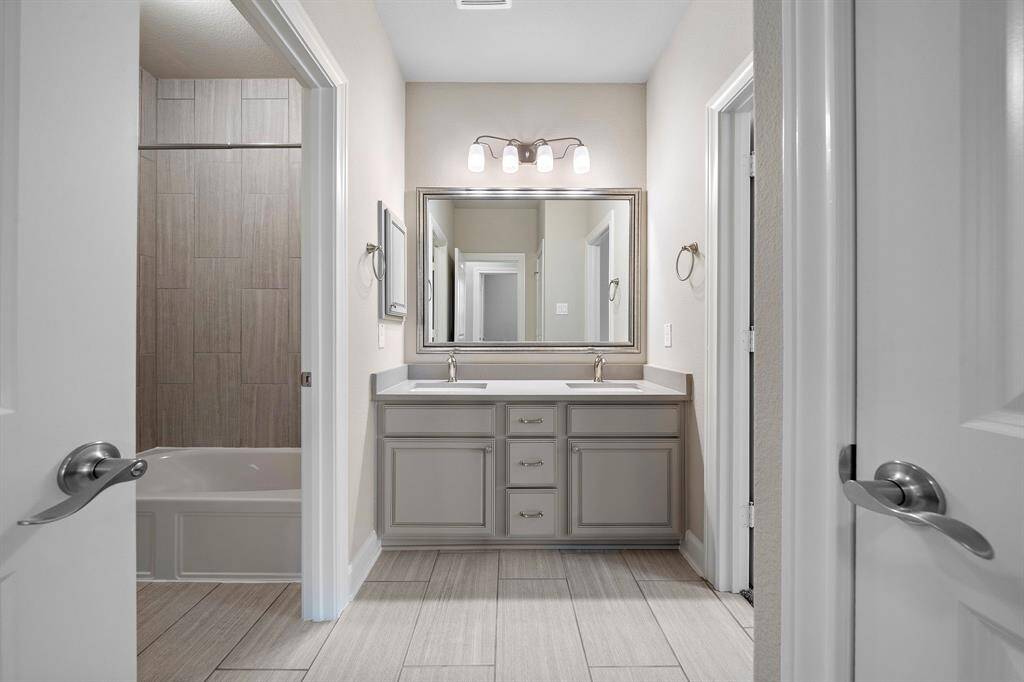 Full bathroom #2 shared between bedroom #2 and bedroom #3.