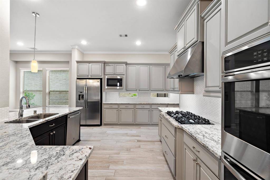 The kitchen also features under cabinet lighting.